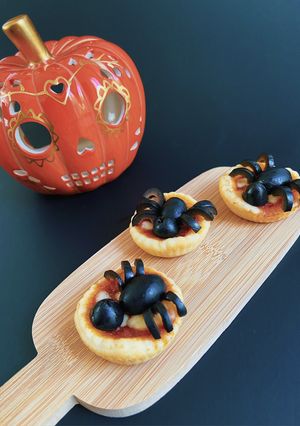 Une photo de Tartelettes à la tomate et au fromage 🎃