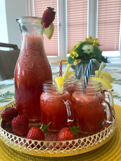 A picture of Homemade Strawberry Lemonade.