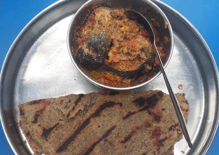 Recipe of Perfect Fish in gravy with bajra roti