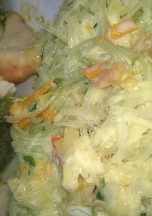 Una foto de Suprema rellena con fideos de arroz