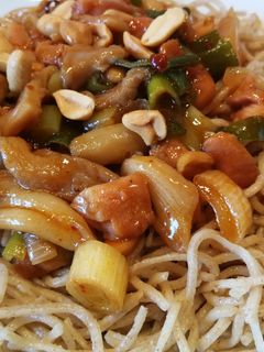 Kínai, gombás-mogyorós csirke recept fotója