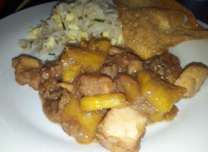Una foto de Pollo con piña oriental 🍲