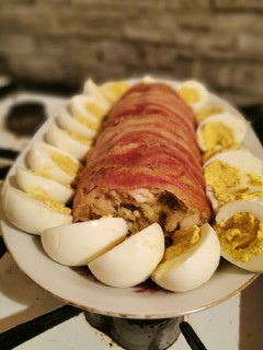 Őzgerinc formában sült baconbe göngyölt csirkemell recept fotója