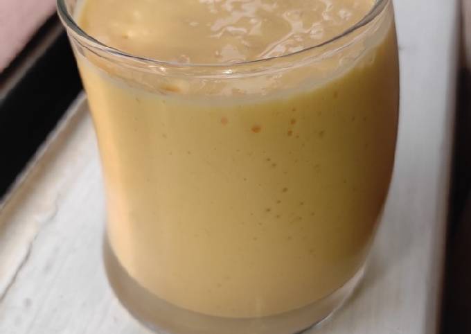 Pineapple and mango smoothie, with ice cream