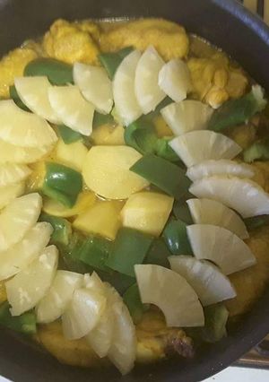 Une photo de Ailes de poulet au curry jaune