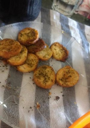 Una foto de Tostaditas saladas con pan de otros días!