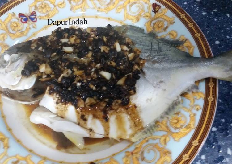 Steam ikan bawal sundau tausi(bawang putih kacang hitam)