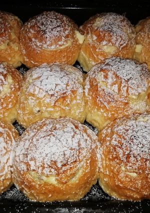 Túróval töltött zsemle recept fotója