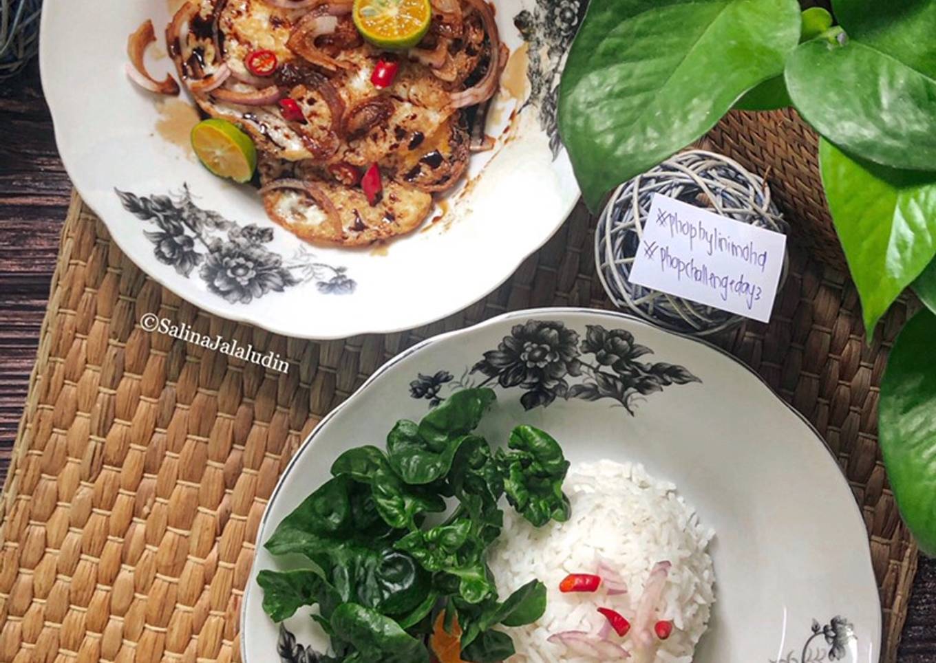 Nasi dengan telur dalam kicap