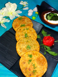 हरी तुवर की कचौड़ी (Hari tuvar ki kachori recipe in hindi) रेसिपी मुख्य फोटो