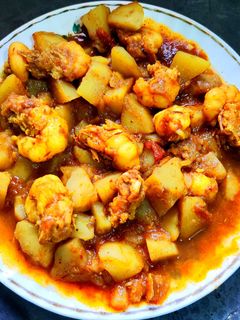 আলু চিংড়ি কারি(Aloo chingri curry recipe in bengali) রেসিপির প্রধান ছবি