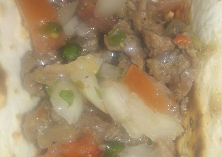 Tacos de carne con tapas de empanadas