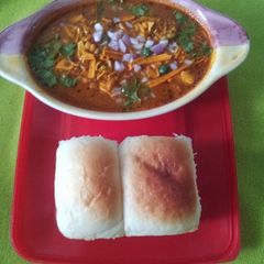 A picture of Misal Pav.