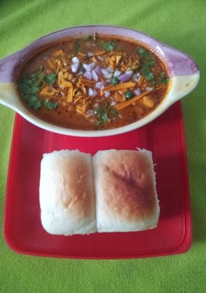 A picture of Misal Pav.