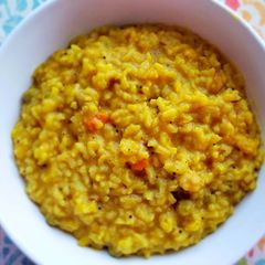 A picture of Vegetarian Rice Lentil Porridge in one pot.