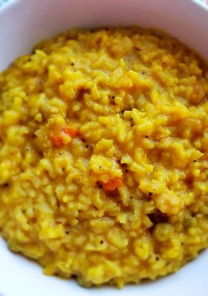 A picture of Vegetarian Rice Lentil Porridge in one pot.