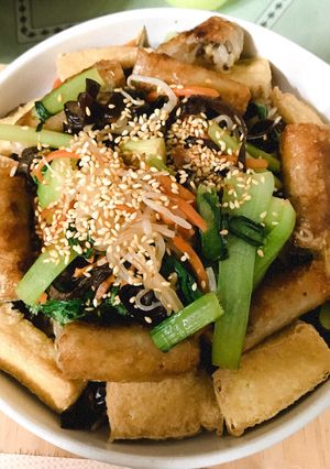 Hình của món Bún số 8 trộn rau củ.