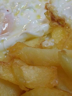 Una foto de Papas en aceite de Pescada