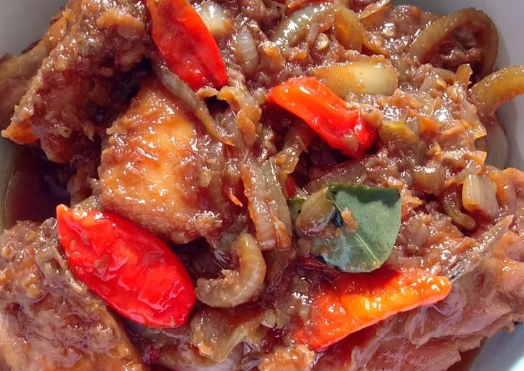 Ayam kecap catuh (cabe utuh)