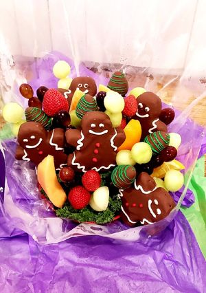 A picture of Christmas treat vase.