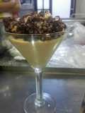 Mousse de dulce de leche sobre chocante de arroz