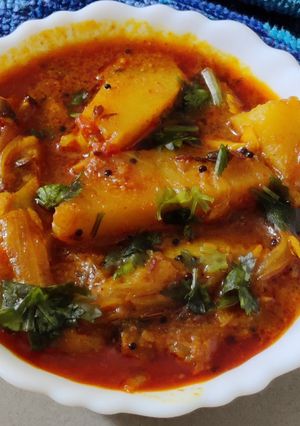 બટાકા કાંદા નું શાક (Bataka Kanda Shak Recipe In Gujarati) રેસીપી મુખ્ય ફોટો