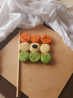ત્રિરંગી ડ્રાયફ્રૂટ સંદેશ (Tricolor Dryfruit Sandesh Recipe In Gujarati) રેસીપી મુખ્ય ફોટો