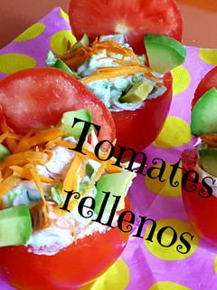 Una foto de Tomates rellenos fríos, entrante perfecto