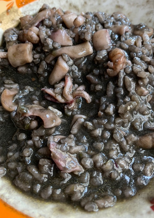 Una foto de Arroz negro cremoso (Thermomix)