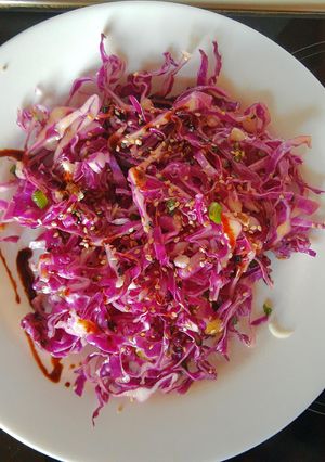 Una foto de Ensalada de repollo morado
