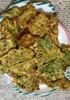A picture of Salad leaf pakoray.