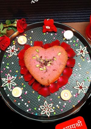 पारंपारिक रोझ रवा केक.. (paramkarik rose rava cake recipe in marathi) रेसिपी चे मुख्य फोटो 