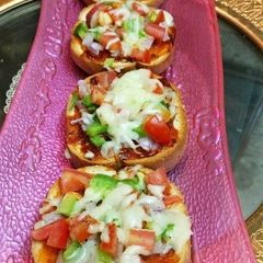 A picture of Garlic Bread Pizza Discs.