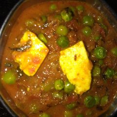A picture of Matar paneer.