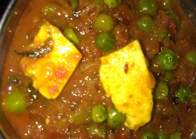 Guide to Make Mattar paneer in 21 Minutes for Family