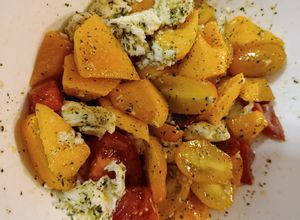 Foto principal de Ensalada caprese de melocotón