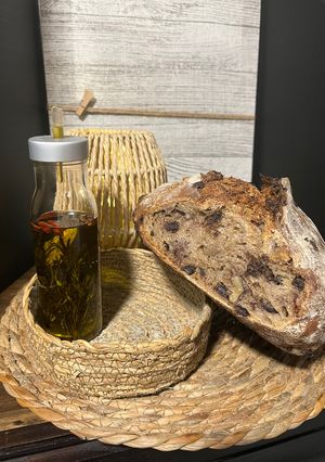 Una foto de Hogaza de Espelta con Nueces y Chips de Chocolate (Masa Madre) !!!