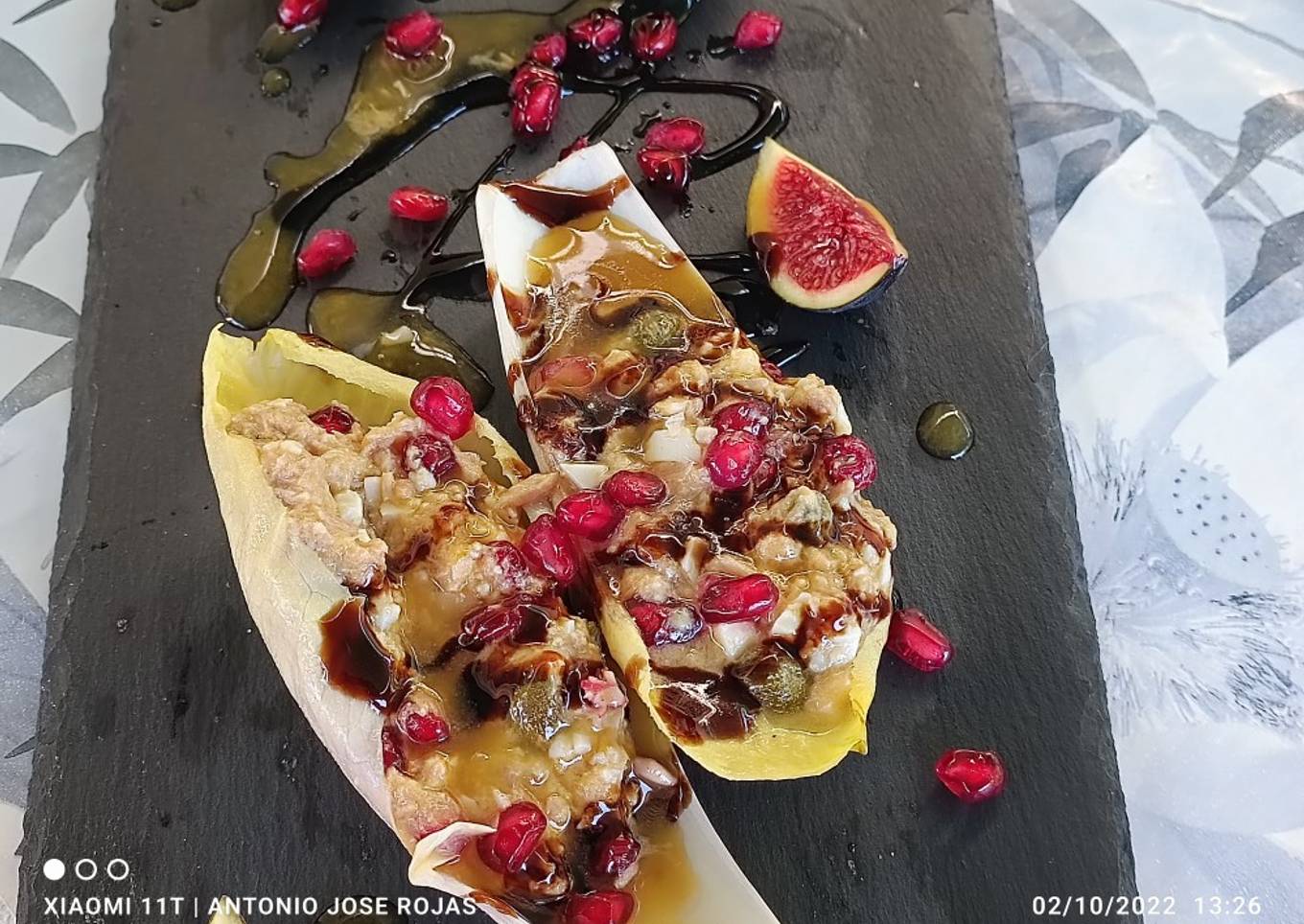 Barcas de endivias, rellenas y crema de cítricos