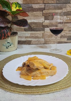Una foto de Pollo al ananá con coco