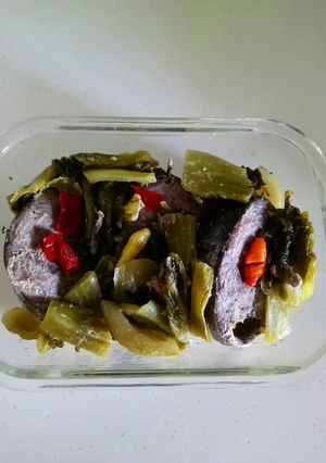 Hình của món Cá ngừ kho dưa cải.
