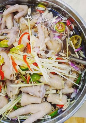 Hình của món Chân gà sả tắc.