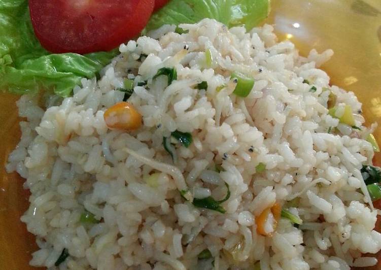 Resep Nasi goreng teri oleh Putri Helsarini - Cookpad