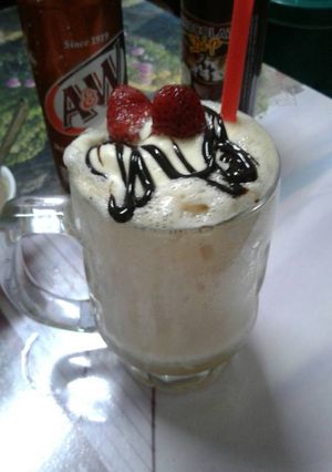 รูปของ รูทเบียร์ โฟลท : Root Beer Float