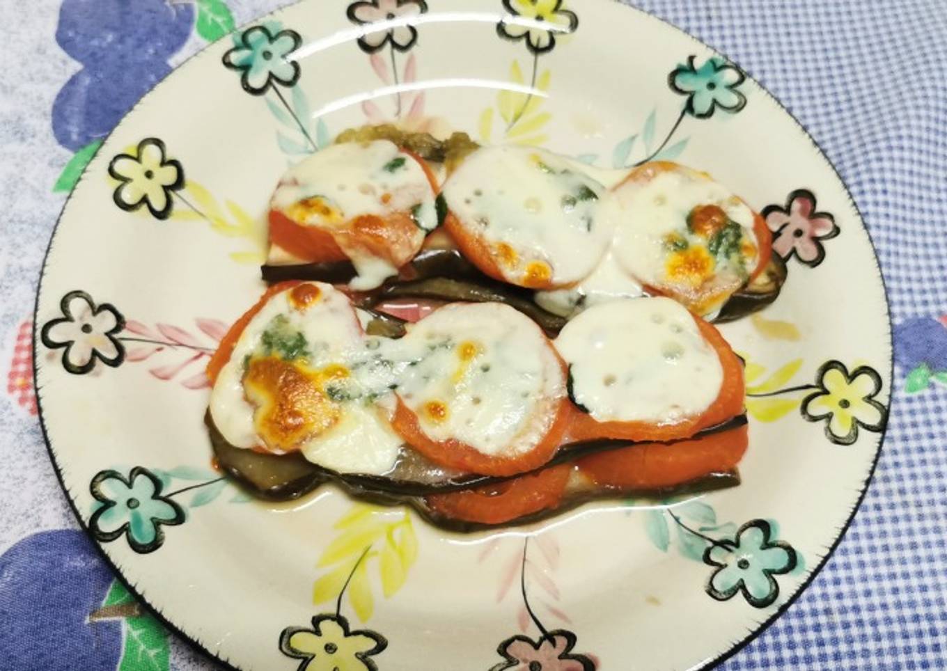 Milhojas de berenjena y tomate
