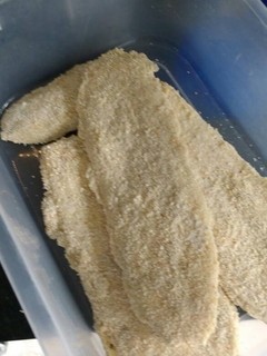 Una foto de Milanesas de berenjena con ensalada de papa y chaucha