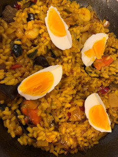 Una foto de Arroz con verduras, gambas y mejillones