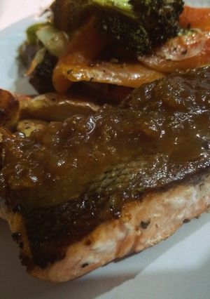 Una foto de Salmón asado a la plancha