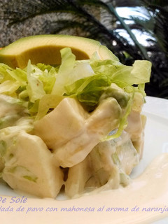 Una foto de Timbal de ensalada de pavo con mahonesa al aroma de naranja