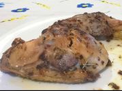 Una foto di sovracosce e cosce di pollo