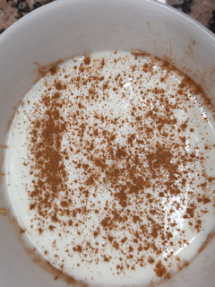 Una foto de Postre con yogur, plátano y avena "estilo tiramisú"